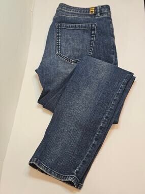 LC Lauren Conrad Women's Classic Blue Denim Straight Leg Slim Fit Jeans